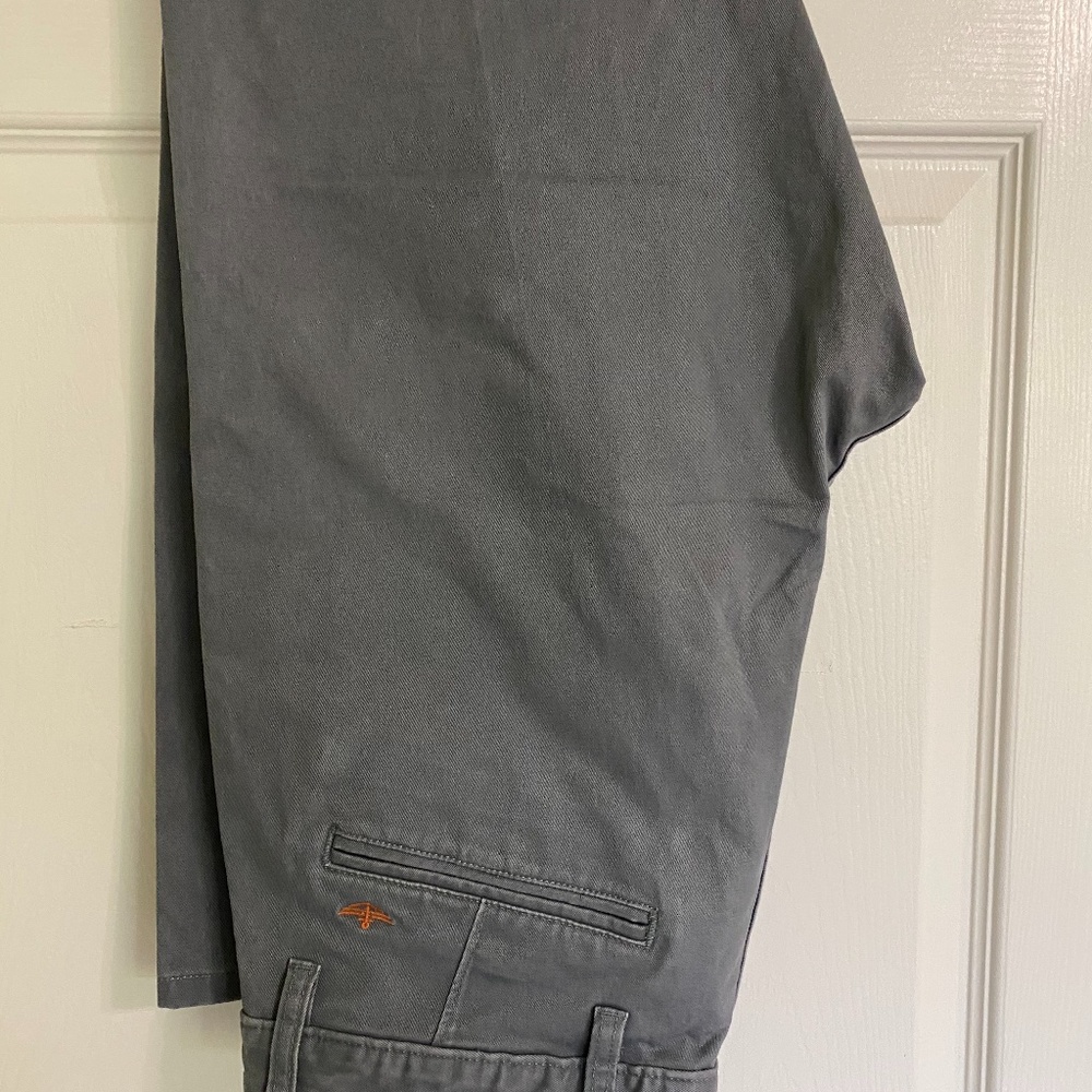 Dockers slim fit Stretch signature Khakis 33/30